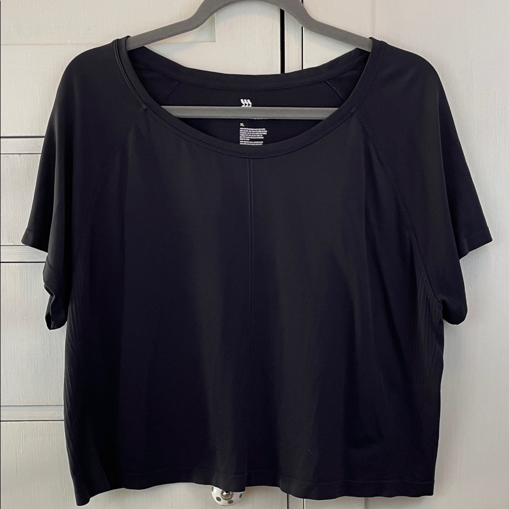 All in Motion Black Short Sleeve Women's crop Tee XL